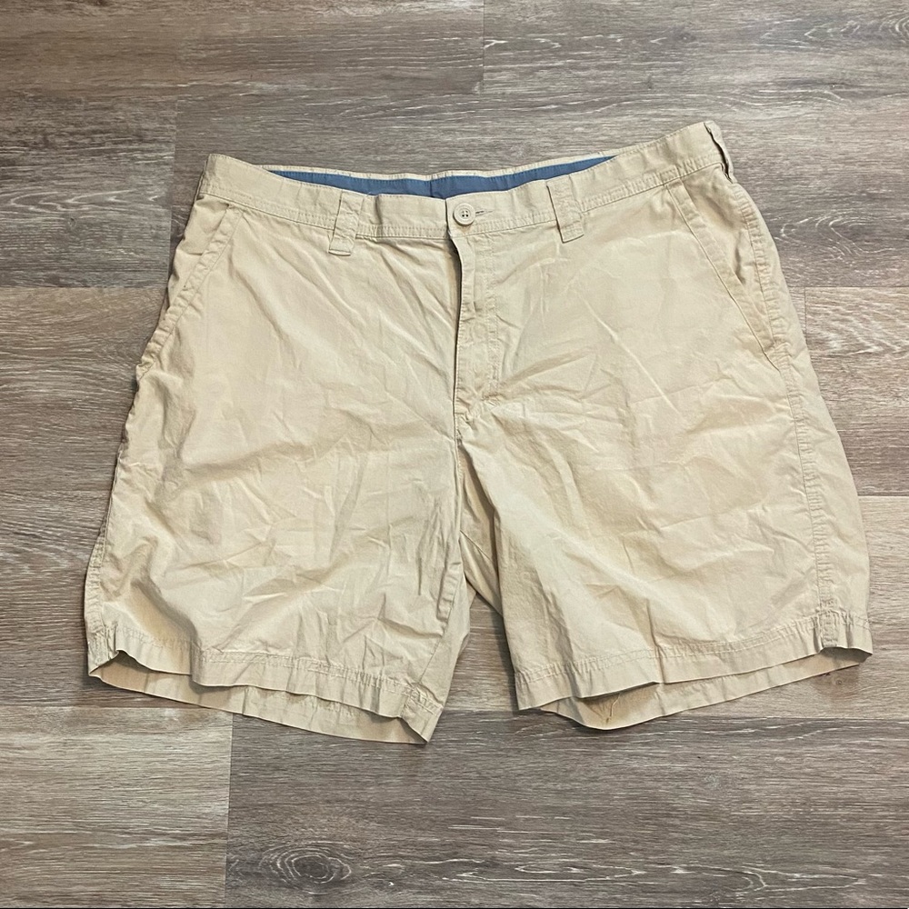 Mens Kahki Columbia shorts